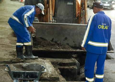 Mais de cinco toneladas de lixo já foram retiradas de bueiros em Manaus 