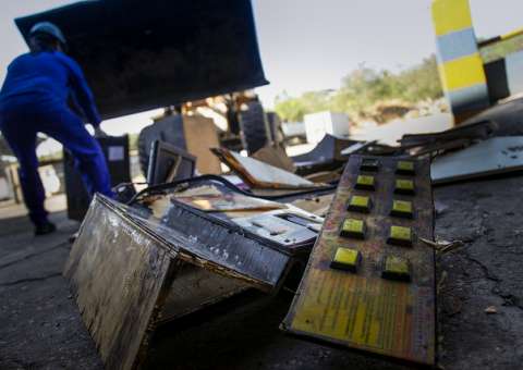 TJAM incinera máquinas caça-níqueis apreendidas em operações policiais em Manaus