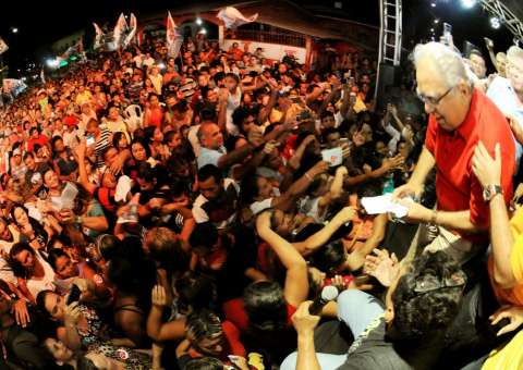 Amazonino não abandonou Mutirão e é recebido de braços abertos pelos moradores