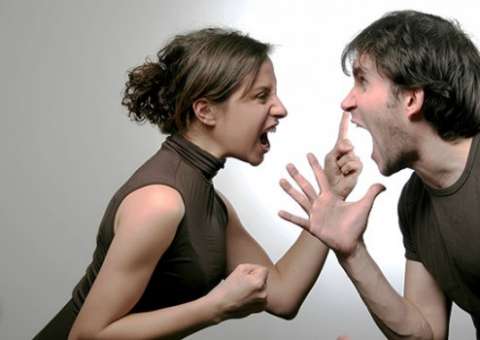 Sentir raiva e ódio pode nos deixar felizes, aponta estudo