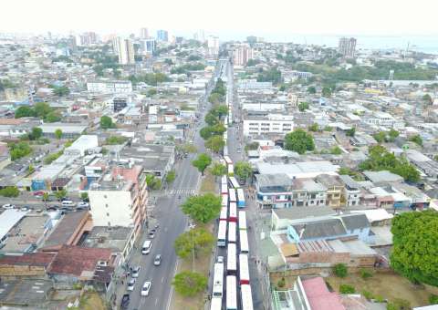 Paralisação do transporte coletivo deixa trânsito caótico em Manaus