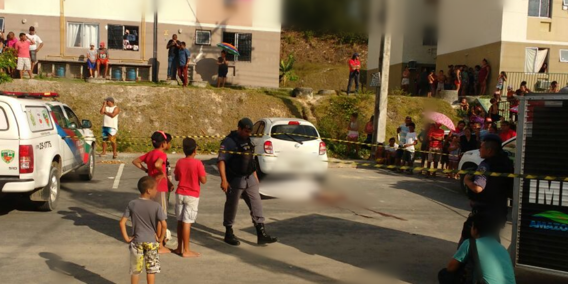 Dupla é puxada para fora de carro e alvejada no Viver Melhor 2; Um morre