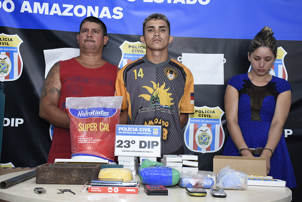 Trio é preso com drogas e objetos roubados escondidos dentro de fábrica em Manaus
