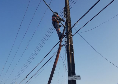 20 'gatos de energia' são flagrados durante operação na Comunidade 'Sapolândia' em Manaus