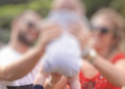 Cumprindo promessa, pai e bebê morrem esmagados após árvore tombar durante festa religiosa 