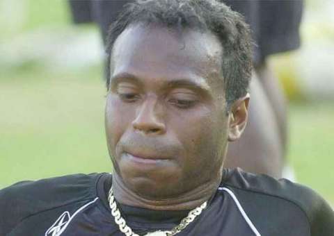 Após ser preso por não pagar pensão, Edilson 'Capetinha' tem bens bloqueados pelo TRT