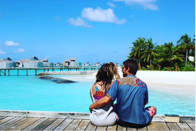 Apaixonada, Tatá Werneck posta foto romântica com Rafael Vitti