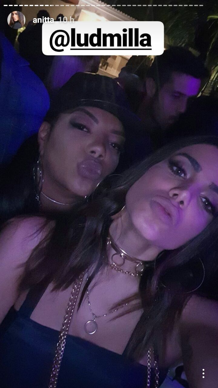 Anitta faz festão para famosos até de manhã