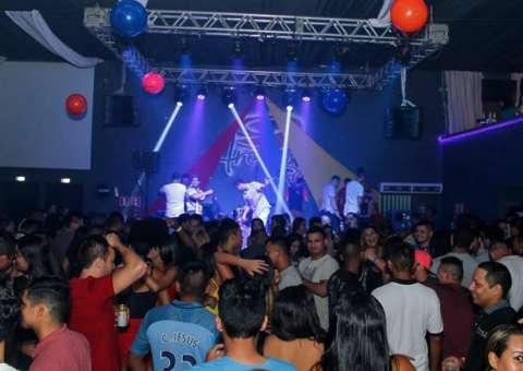 'Esquenta' para o show do MC Rahell agita Forró do Netão