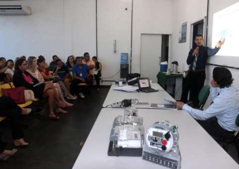 Palestra conscientiza escolas sobre economia de energia em Manaus  