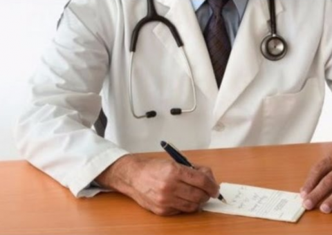 Demitido por justa causa após 3 atestados falsos, funcionário processa empresa e o inesperado acontece