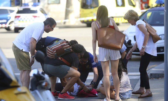 Médico brasileiro ajudou a cuidar de vítimas de atentado em Barcelona