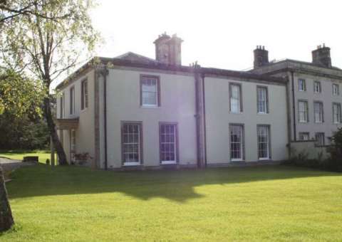 Mulher ganha mansão de R$ 3,4 milhões em rifa que pagou apenas R$ 8 reais