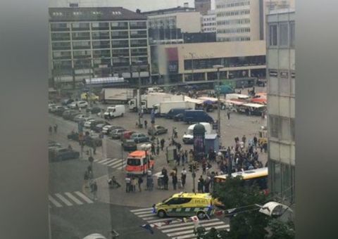 Homem esfaqueia várias pessoas na Finlândia