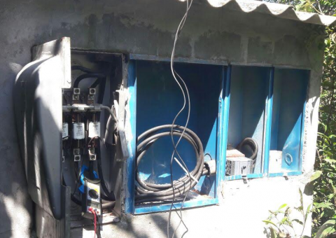 Seis flutuantes são flagrados com ligações clandestinas de energia em Manaus