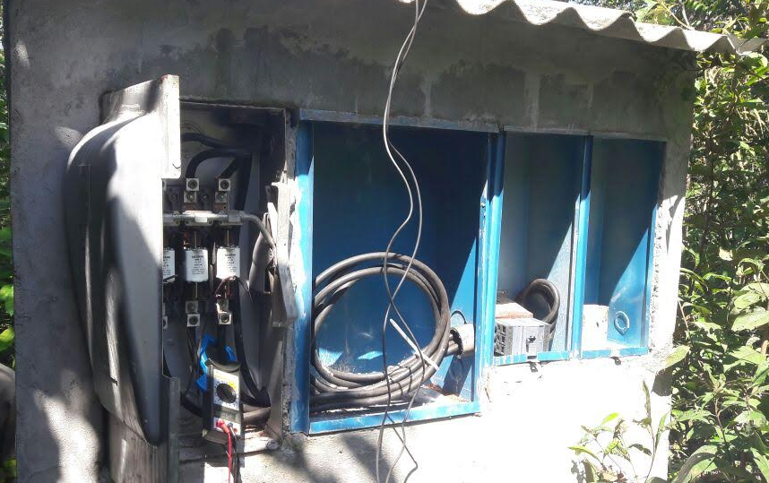 Seis flutuantes são flagrados com ligações clandestinas de energia em Manaus