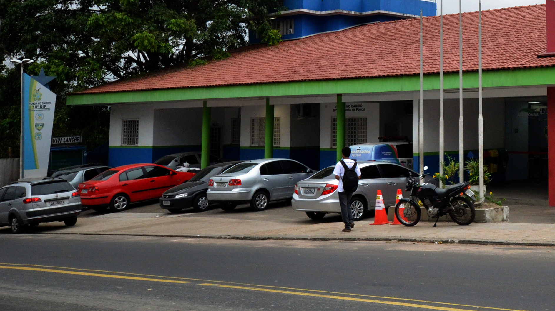 Em Manaus, homem é detido por bater e cuspir em esposa mas afirma que fez tudo 'por ciúme'