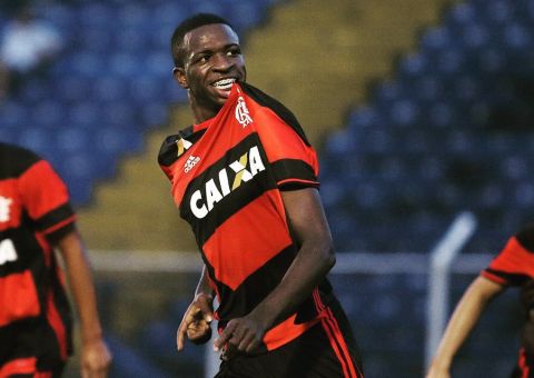 Vinícius Jr. brilha e Flamengo vence na estreia de Rueda na Ilha do Urubu 