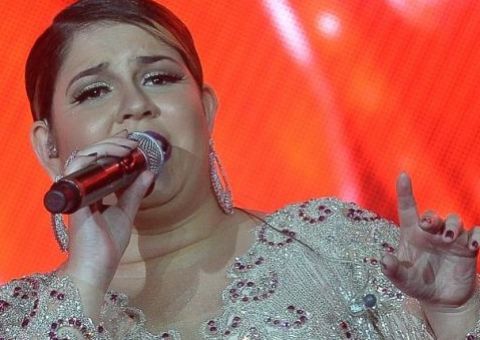 Marília Mendonça faz piada e fala sobre fim de noivado durante show