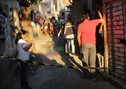 Jovem é executado com tiro na cabeça por dupla misteriosa em Manaus