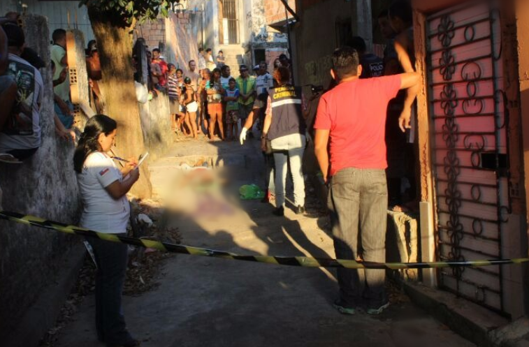Jovem é executado com tiro na cabeça por dupla misteriosa em Manaus
