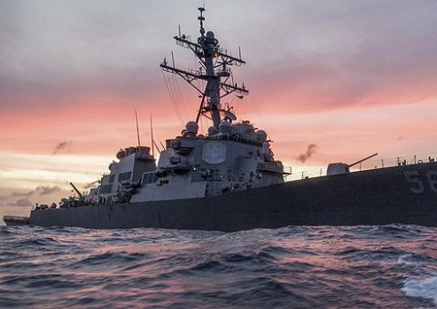 Acidente com navio de guerra deixa dez desaparecidos nos Estados Unidos 