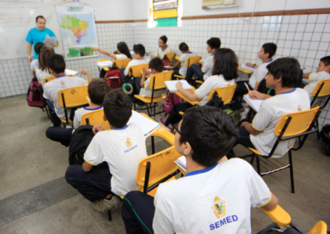 Semed abre processo seletivo para professores e pedagogos em Manaus