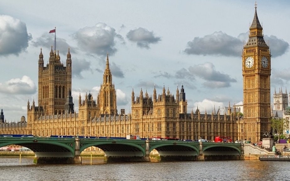 Big Ben toca últimas badaladas antes de silenciar por quatro anos 