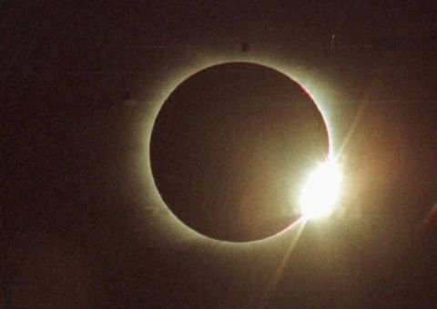 Internautas piram com eclipse solar no Norte e Nordeste e criam memes. Veja