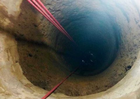 Criança de 6 anos morre após cair em poço de água