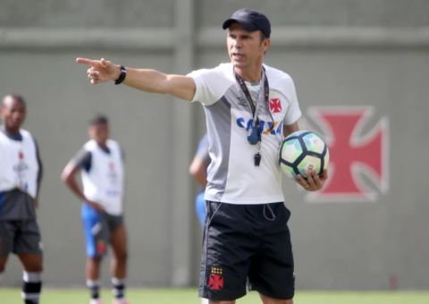 Vasco demite Milton Mendes 