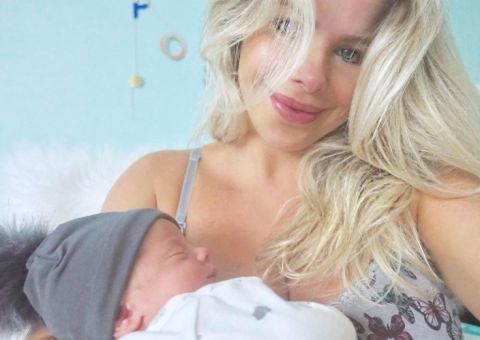 Karina Bacchi posta foto recém-nascida e impressiona com semelhança com filho