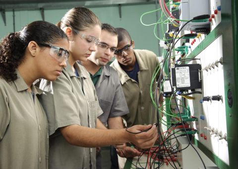 Inscrições para cursos técnicos gratuitos vão até amanhã