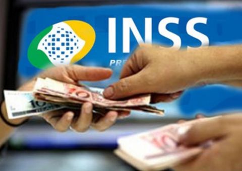 Aposentados e pensionistas começam a receber primeira parcela do 13º salário