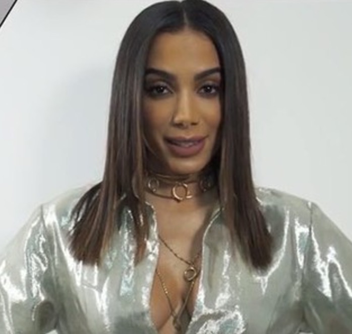 Anitta anuncia novidade e fãs piram nas redes sociais