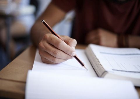 Programa abre mais de 7,3 mil bolsas de estudo com até 50% de desconto em Manaus