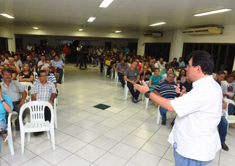 Eduardo debate setor agrícola com produtores rurais