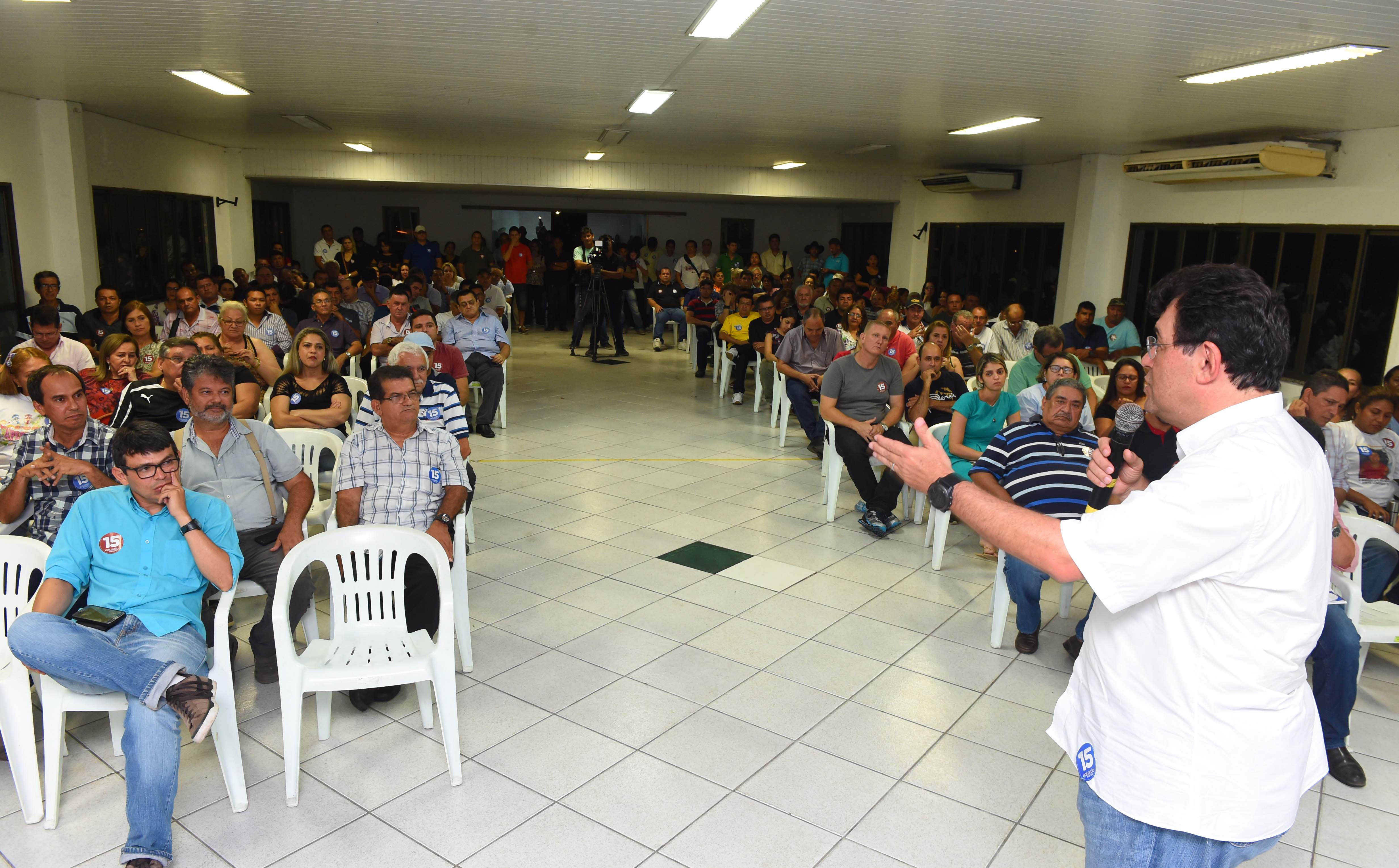 Eduardo debate setor agrícola com produtores rurais