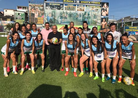 ‘Hulk da Amazônia’ manifesta apoio a Amazonino Mendes