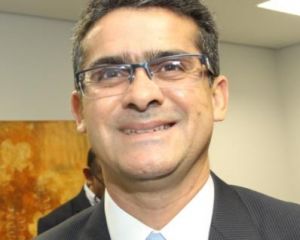 Governador interino faz firula com dinheiro do Fundeb