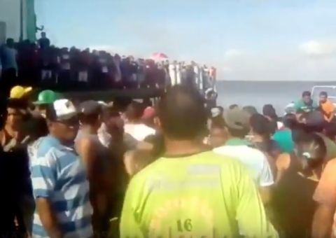 Vídeo mostra desespero dos familiares das vítimas de naufrágio no Pará