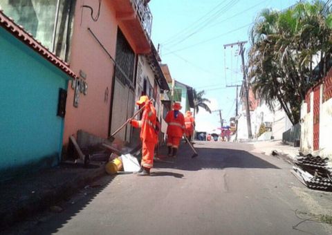 Serviço de capinação é reforçado em bairros de Manaus  