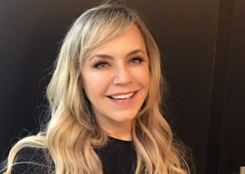 Flor emagrece 33kg, coloca silicone e mostra novo corpo após recauchutada