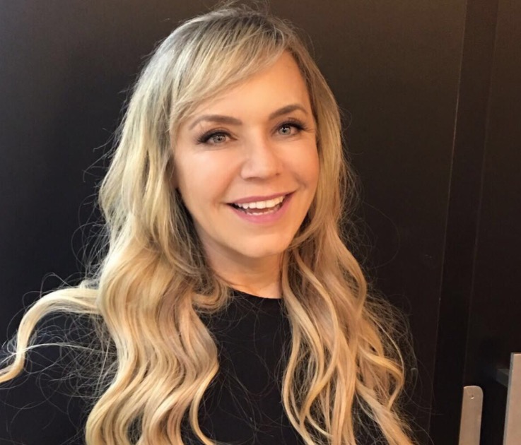 Flor emagrece 33kg, coloca silicone e mostra novo corpo após recauchutada