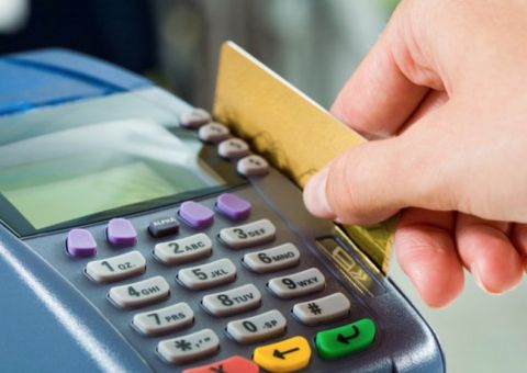 Juro do rotativo do cartão cai para quem paga a fatura em dia: 223,8% ao ano 