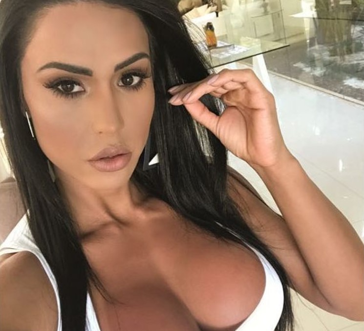  Gracyanne Barbosa impressiona ao 'rasgar' bumbum em vídeo de alongamento