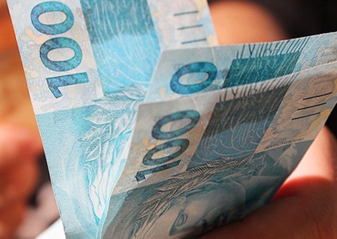 Aposentados e pensionistas começam a receber primeira parcela do décimo terceiro