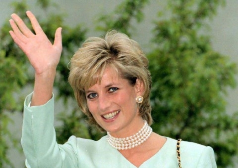 Médium diz  ter conversando com princesa Diana e publica 'declarações do espírito' 