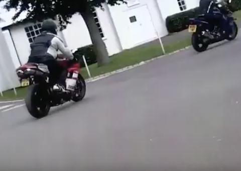 Homem filma a própria morte ao fazer manobra perigosa com moto