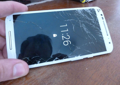 Empresa de celular patenteia tela capaz de se regenerar em caso de quebra